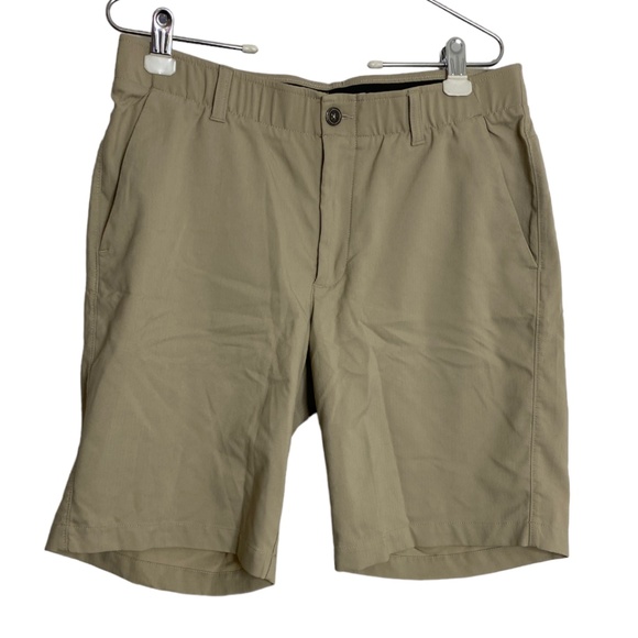 Under Armour Heat Gear Shorts Mens Size 34 Stretch Golf Khaki Tan Flat Front - Picture 1 of 6